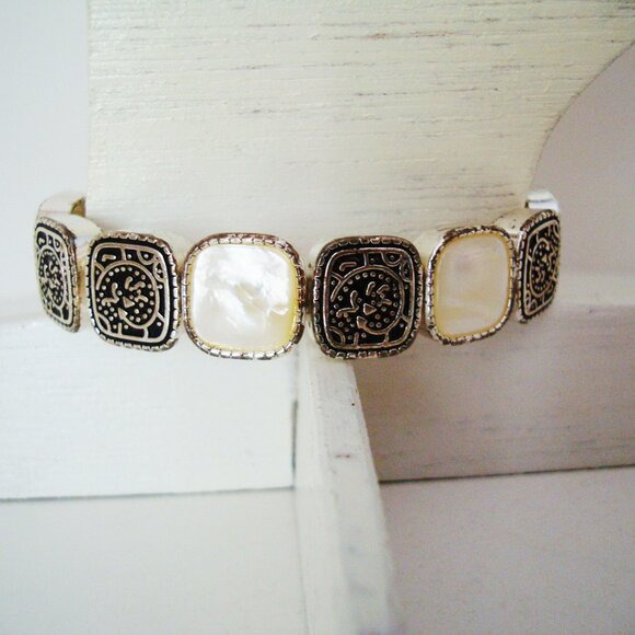 Monet Stretch Bracelet Pre-loved with mother of pearl filigree antiqued silver - Picture 3 of 10